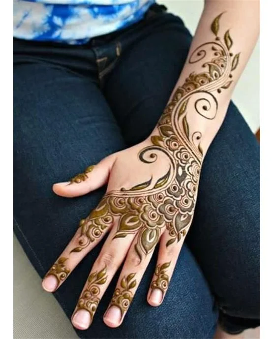 Dainty Weave With Floral Featuring Back Hand Mehndi Design Dainty Weave With Floral Featuring Back Hand Mehndi Design
